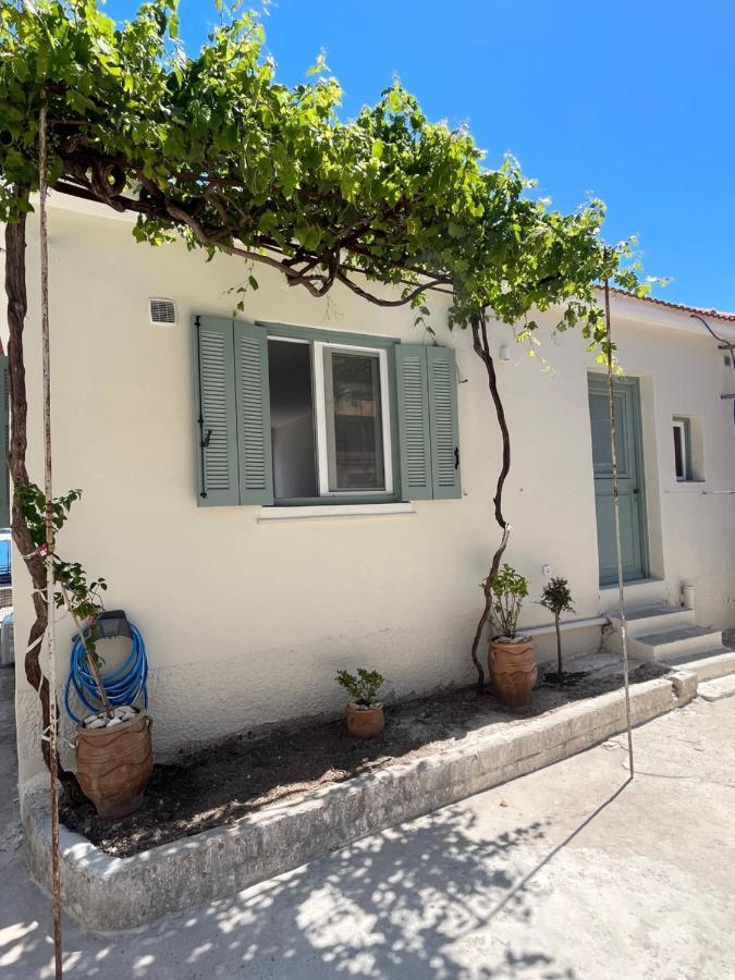 Modern Cottage On The Sea Vathy  Extérieur photo
