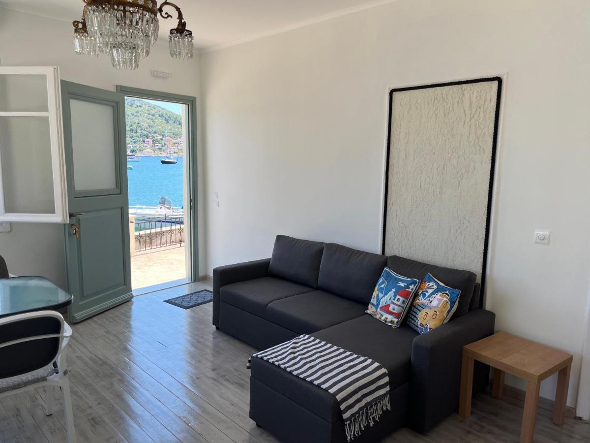 Modern Cottage On The Sea Vathy  Extérieur photo